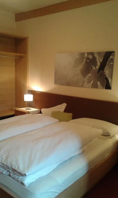 Hotel Villnerhof Neumarkt Rum bild